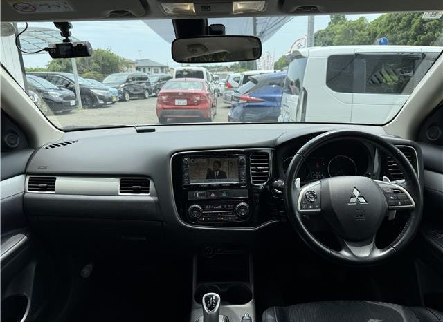 Mitsubishi Outlander PHEV G Navi PKG 2013 full