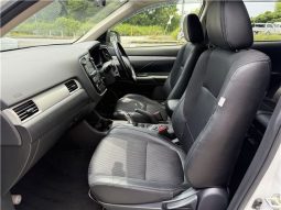 Mitsubishi Outlander PHEV G Navi PKG 2013 full