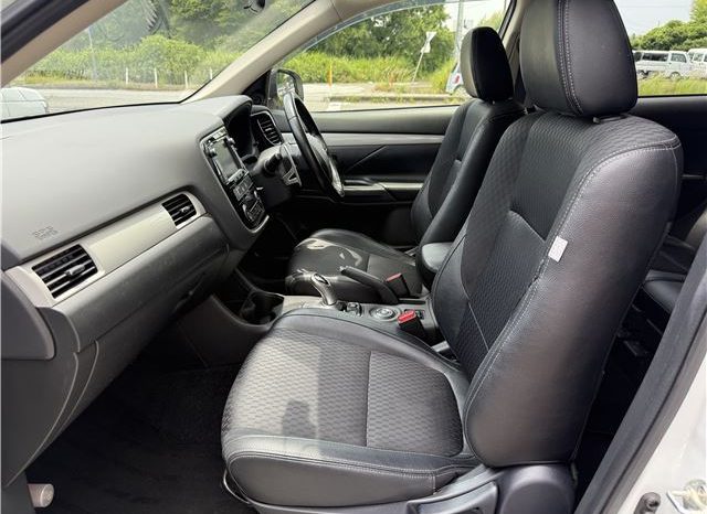 Mitsubishi Outlander PHEV G Navi PKG 2013 full