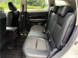 Mitsubishi Outlander PHEV G Navi PKG 2013 full