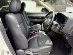 Mitsubishi Outlander PHEV G Navi PKG 2013 full