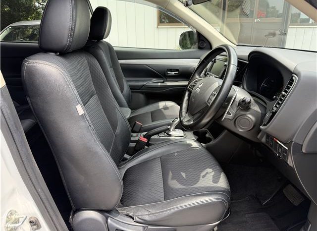 Mitsubishi Outlander PHEV G Navi PKG 2013 full