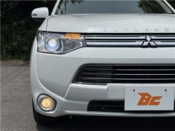 Mitsubishi Outlander PHEV G Navi PKG 2013 full