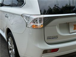 Mitsubishi Outlander PHEV G Navi PKG 2013 full