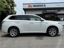 Mitsubishi Outlander PHEV G Navi PKG 2013 full
