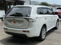 Mitsubishi Outlander PHEV G Navi PKG 2013 full