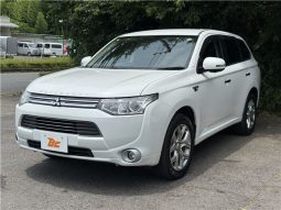 Mitsubishi Outlander PHEV G Navi PKG 2013 full
