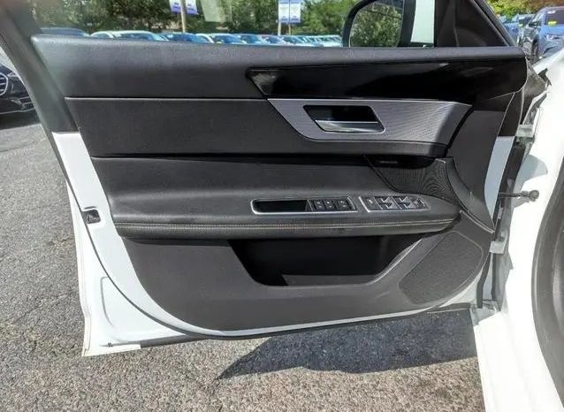 Jaguar XF 35t R-Sport 2016 full