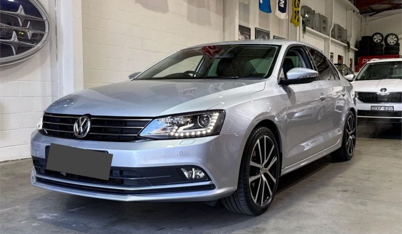 Volkswagen Jetta 4D SEDAN 155 TSI Highline Sport 2015 full