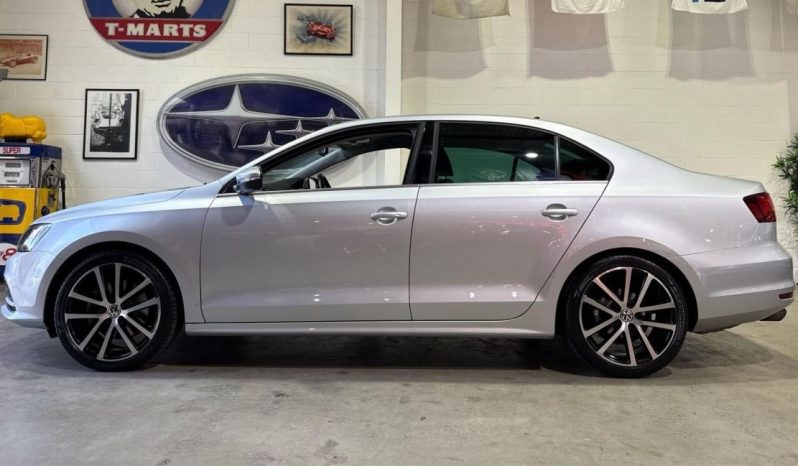 Volkswagen Jetta 4D SEDAN 155 TSI Highline Sport 2015 full