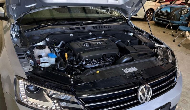 Volkswagen Jetta 4D SEDAN 155 TSI Highline Sport 2015 full