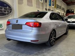 Volkswagen Jetta 4D SEDAN 155 TSI Highline Sport 2015 full