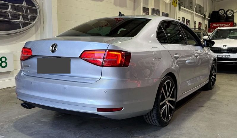 Volkswagen Jetta 4D SEDAN 155 TSI Highline Sport 2015 full