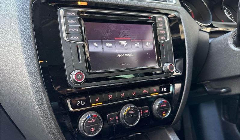 Volkswagen Jetta 4D SEDAN 155 TSI Highline Sport 2015 full