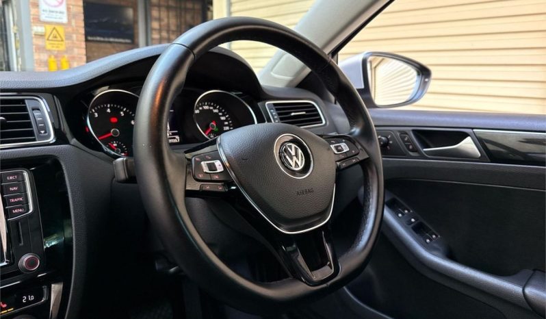 Volkswagen Jetta 4D SEDAN 155 TSI Highline Sport 2015 full