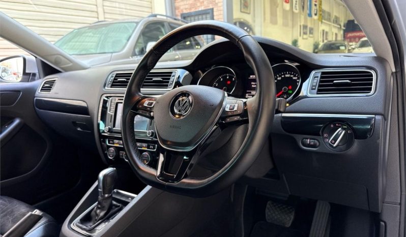 Volkswagen Jetta 4D SEDAN 155 TSI Highline Sport 2015 full