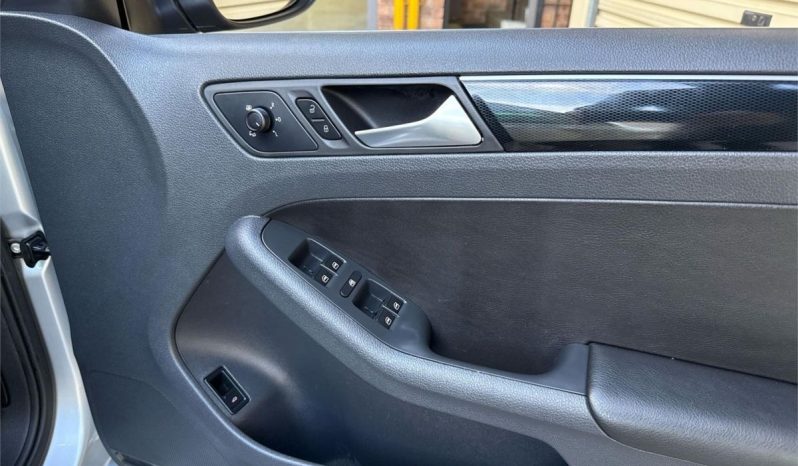 Volkswagen Jetta 4D SEDAN 155 TSI Highline Sport 2015 full