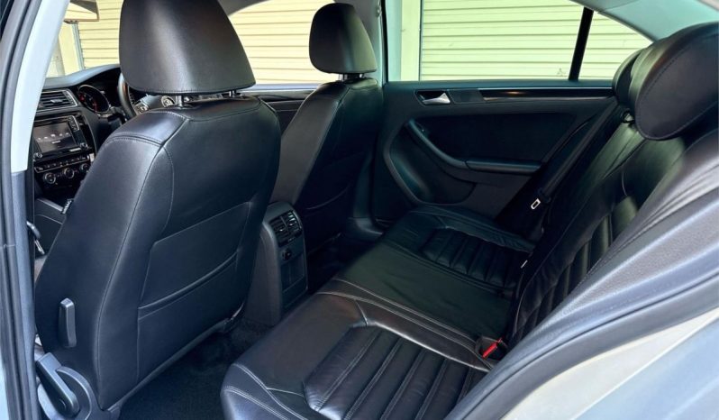 Volkswagen Jetta 4D SEDAN 155 TSI Highline Sport 2015 full