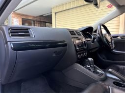 Volkswagen Jetta 4D SEDAN 155 TSI Highline Sport 2015 full