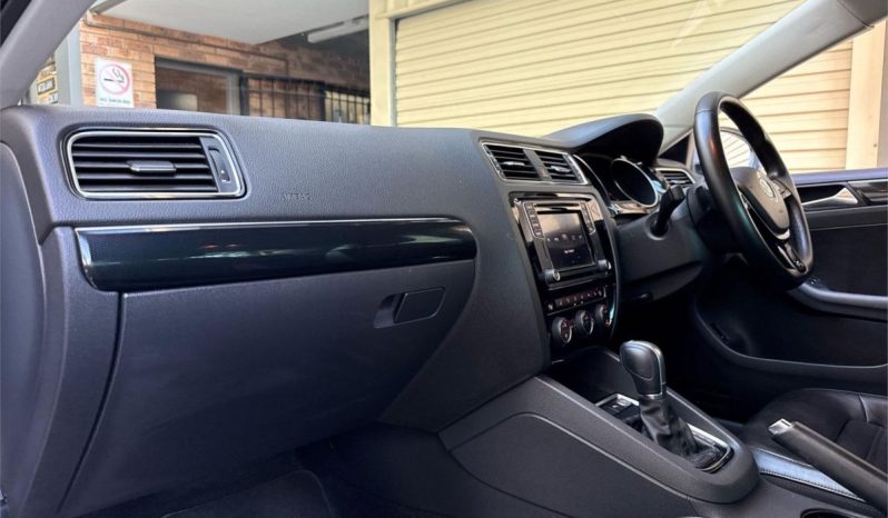 Volkswagen Jetta 4D SEDAN 155 TSI Highline Sport 2015 full