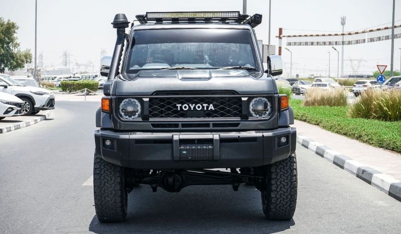 Toyota Land Cruiser 70 2012 full