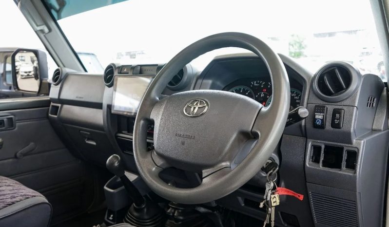 Toyota Land Cruiser 70 2012 full
