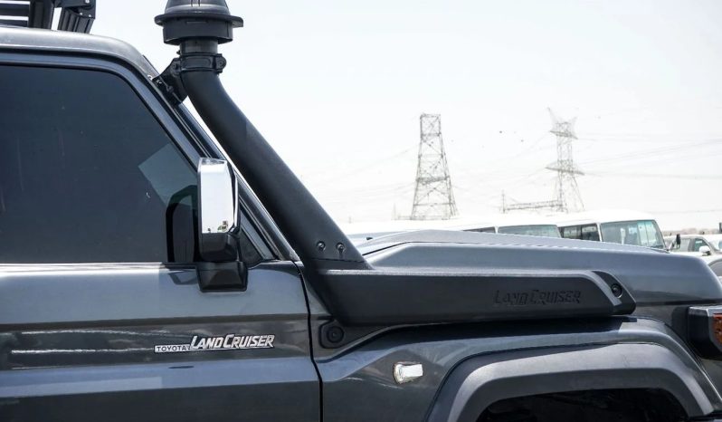 Toyota Land Cruiser 70 2012 full