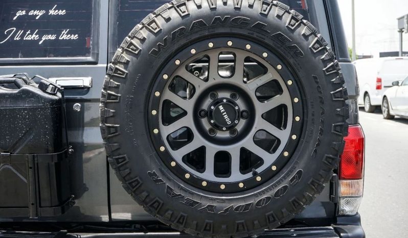 Toyota Land Cruiser 70 2012 full