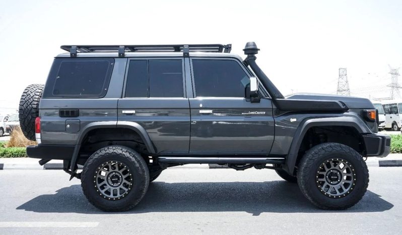 Toyota Land Cruiser 70 2012 full