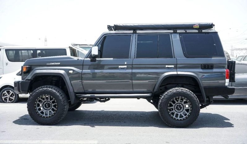 Toyota Land Cruiser 70 2012 full