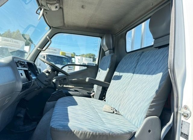 Mitsubishi Fuso Canter Flat Body (4D33) full