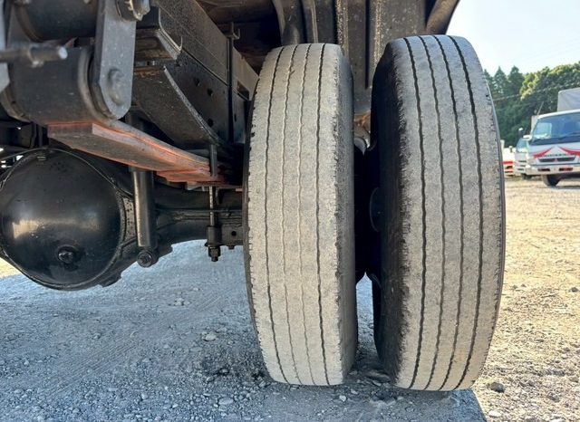 Mitsubishi Fuso Canter Flat Body (4D33) full