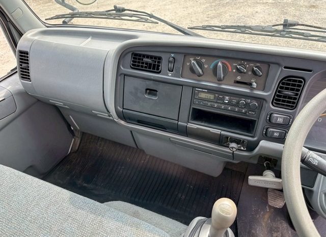 Mitsubishi Fuso Canter (4D33 2 Tonner) 1999 full