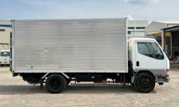 Mitsubishi Fuso Canter (4D33 2 Tonner) 1999 full