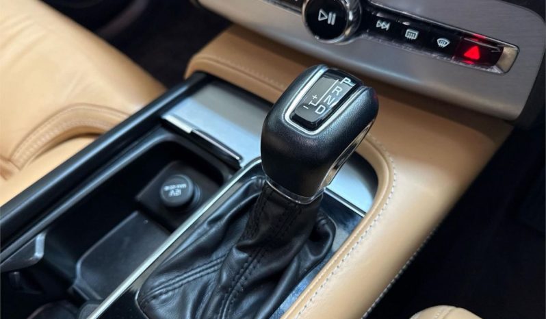 Volvo XC90 T6 Momentum 2015 full