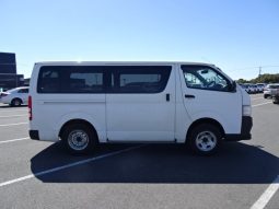 Toyota Hiace Van Long DX 2010 full