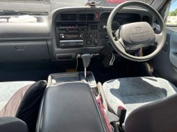 Toyota Hiace Van 2000 full