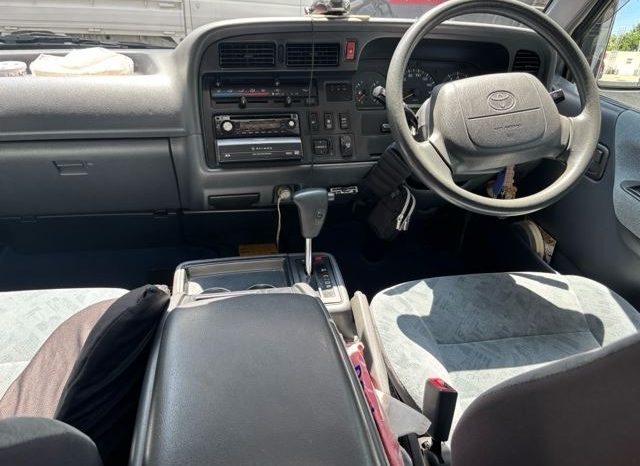 Toyota Hiace Van 2000 full