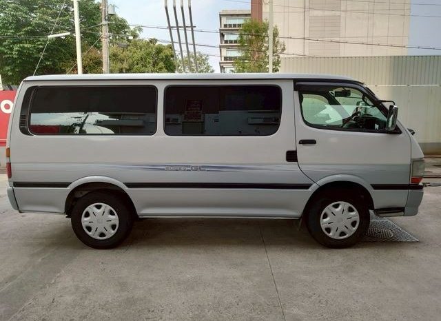 Toyota Hiace Van 2000 full