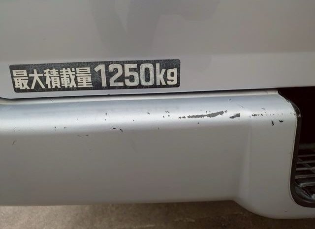 Toyota Hiace Van 2000 full