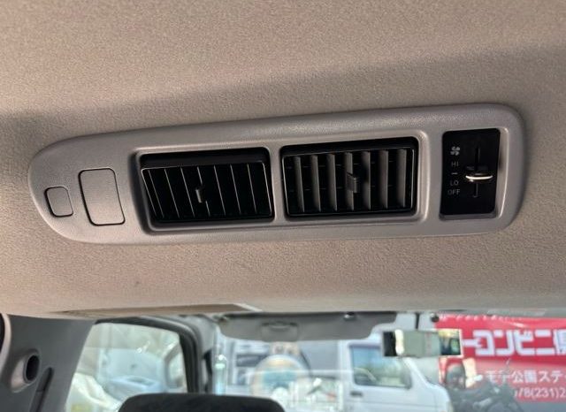 Toyota Hiace Van 2000 full