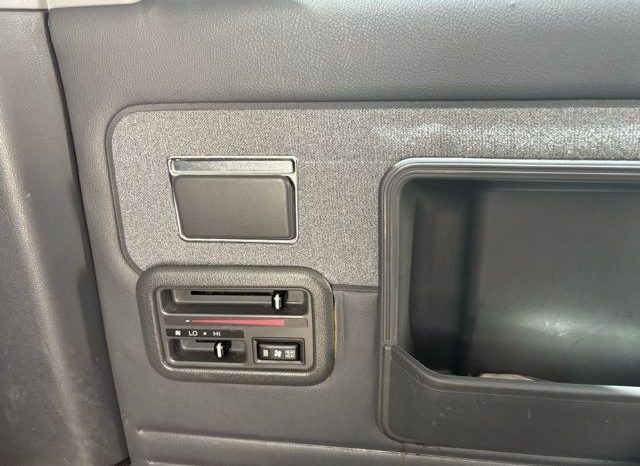 Toyota Hiace Van 2000 full