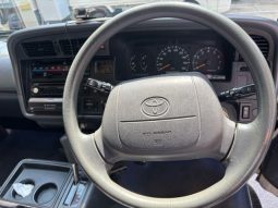 Toyota Hiace Van 2000 full