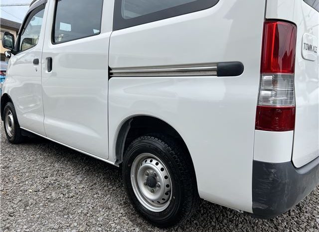 Toyota TownAce Van DX 2009 full