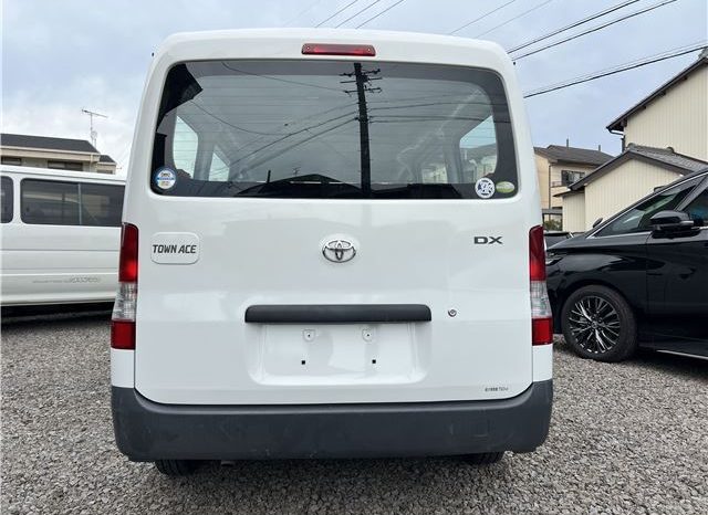 Toyota TownAce Van DX 2009 full