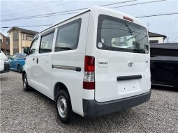 Toyota TownAce Van DX 2009 full