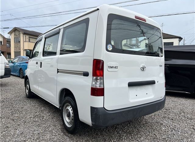Toyota TownAce Van DX 2009 full