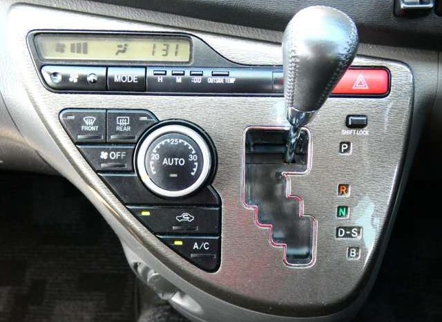 Toyota ISIS Platana Black Limited 2010 full