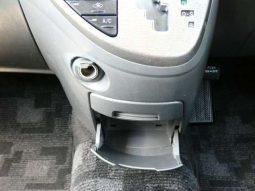 Toyota ISIS Platana Black Limited 2010 full