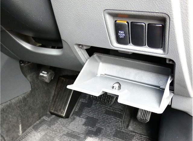 Toyota ISIS Platana Black Limited 2010 full